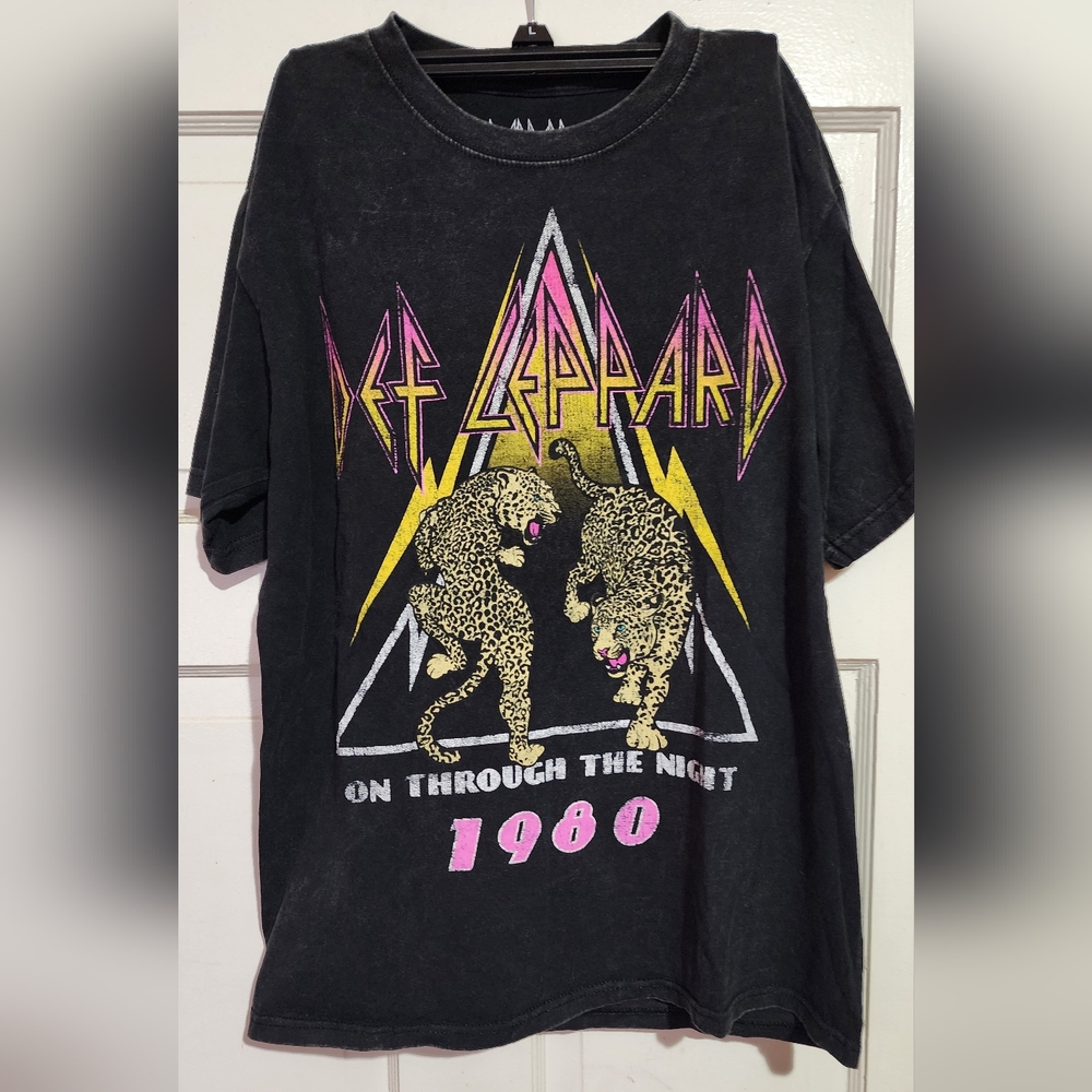 Def Leppard On Through The Night Top - Black Wash